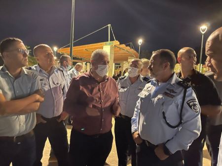 قيادات من الشرطة في جولة بمدينة طمرة